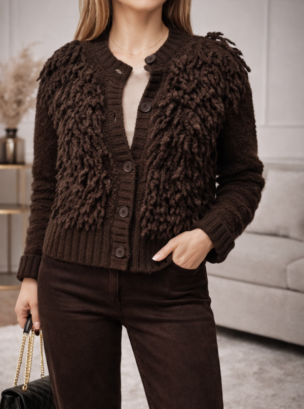 Pletený tmavo hnedý sveter so strapcami na gombíky "M"