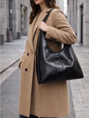 Veľká čierna koženková kabelka- nadčasová elegancia pre každý deň