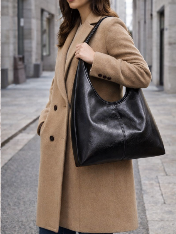 Veľká čierna koženková kabelka- nadčasová elegancia pre každý deň